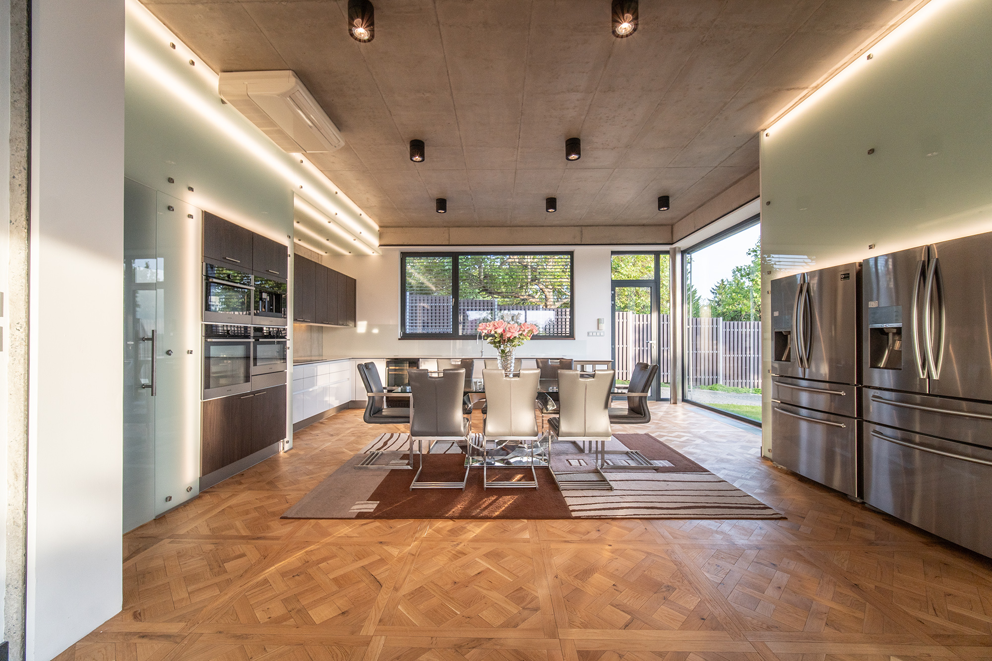 Villa photo 3